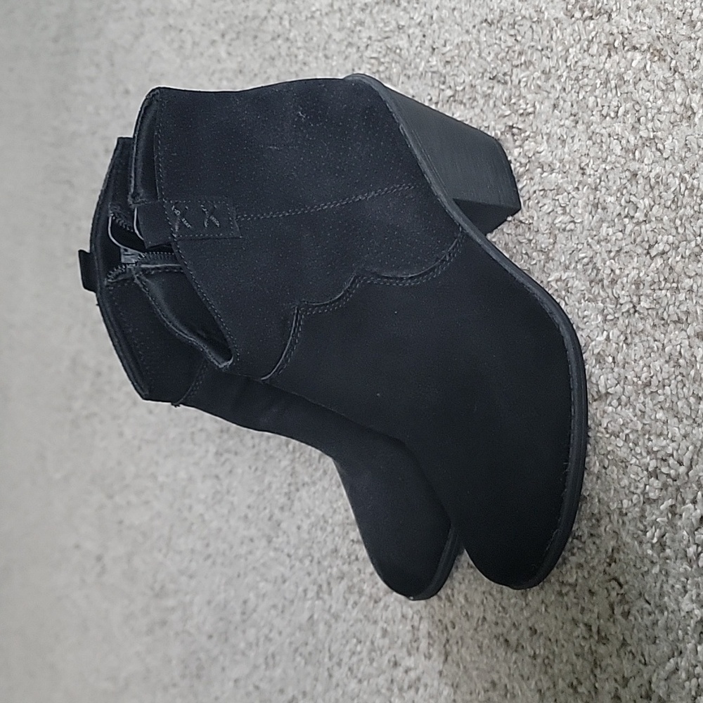 Black heel ankle boots size 9